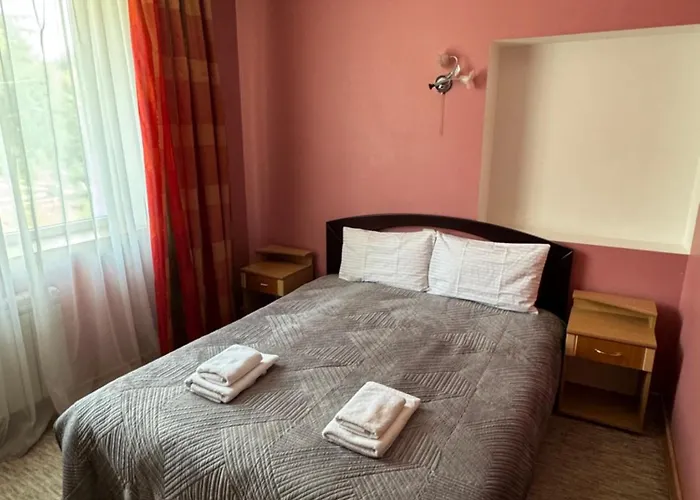 Otel лелеч *