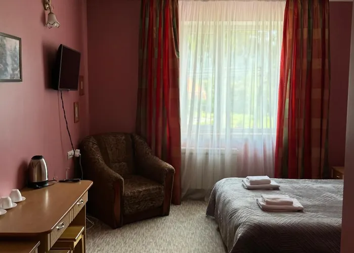 Otel лелеч *